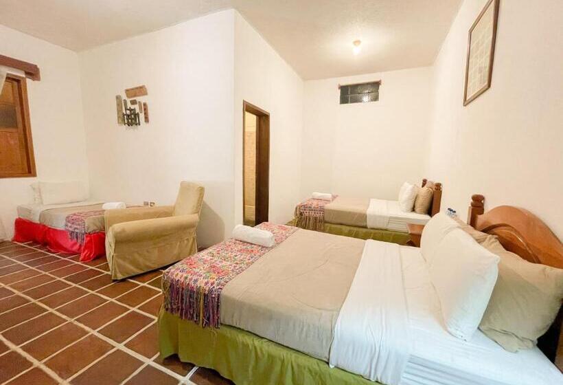 اتاق سوپریور سه تخته, El Carmen Suites