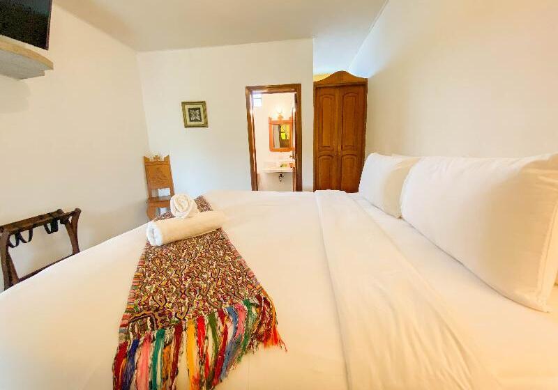 اتاق لوکس با تخت بزرگ, El Carmen Suites