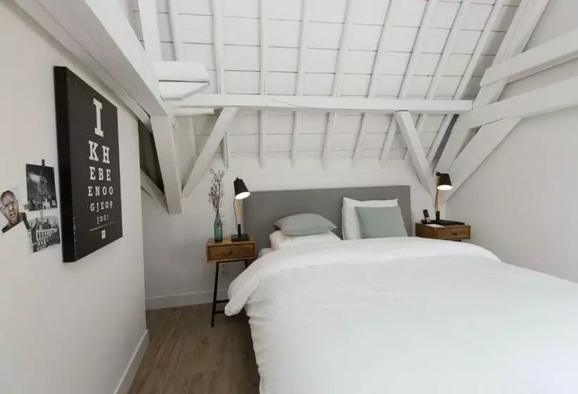 Basic Room, Eye