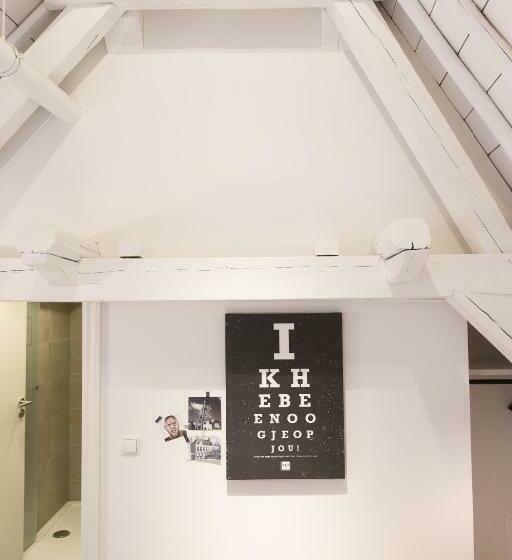 חדר בסיסי, Eye