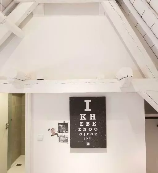 Basic Room, Eye