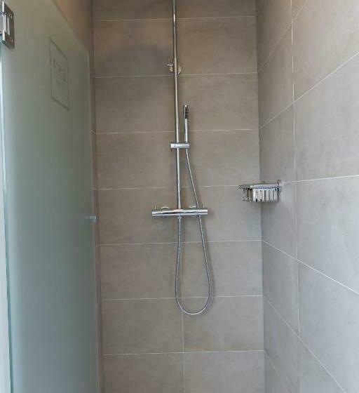 חדר בסיסי, Eye