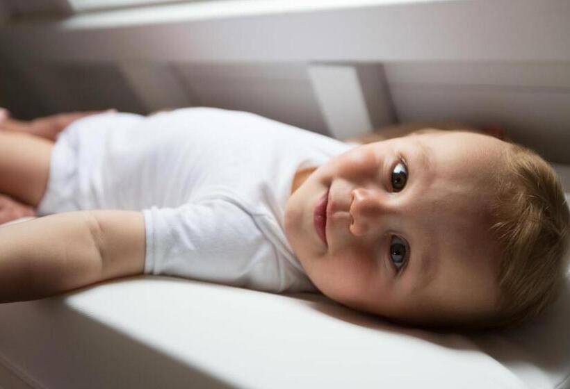 חדר משפחתי דלוקס, Eye