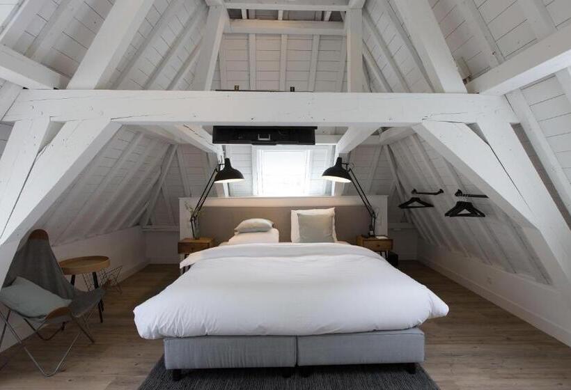 חדר משפחתי דלוקס, Eye