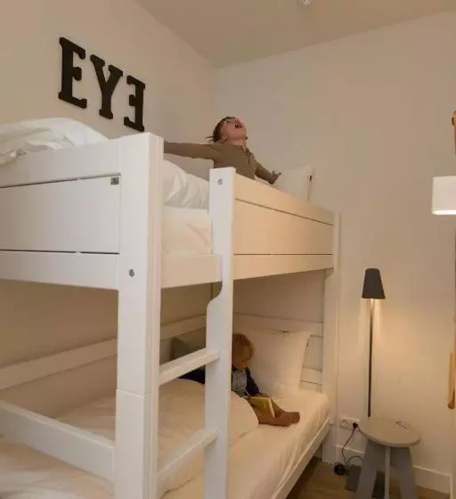 Family Suite, Eye