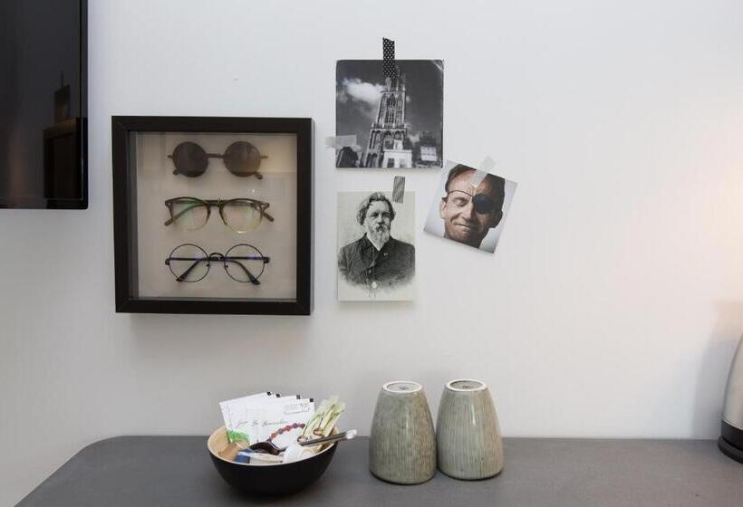 סוויטה דלוקס, Eye