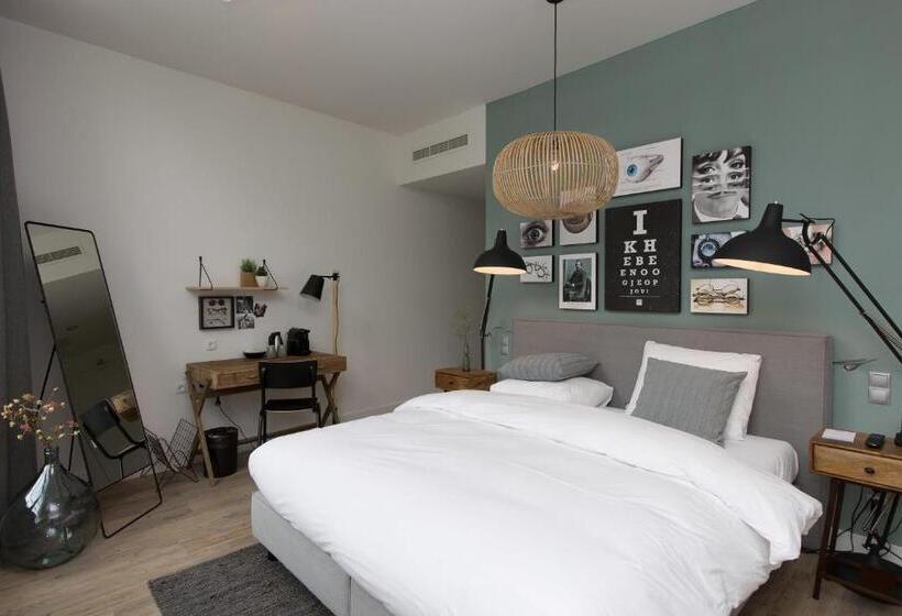 סוויטה דלוקס, Eye