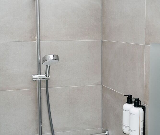 חדר בסיסי, Eye