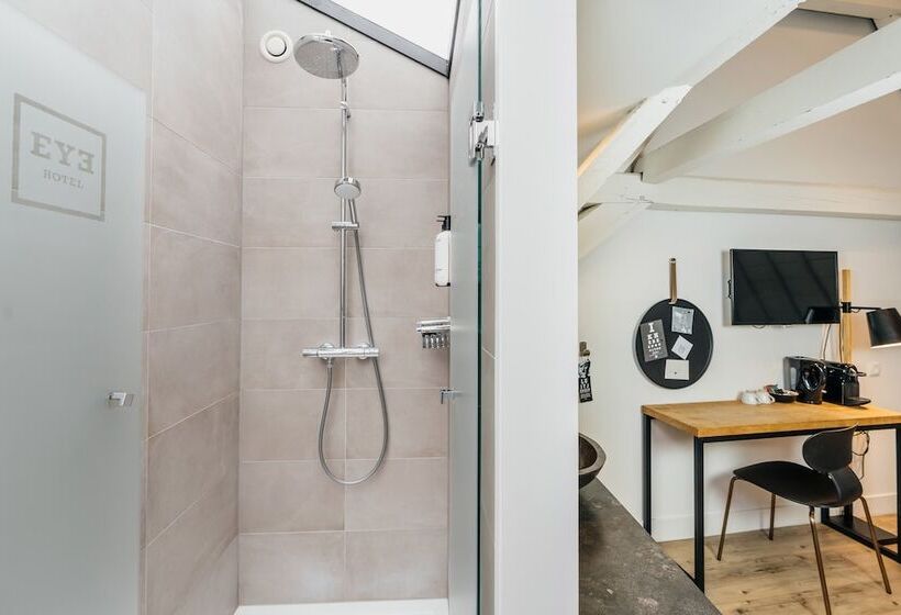 חדר בסיסי, Eye