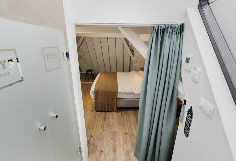 חדר בסיסי, Eye