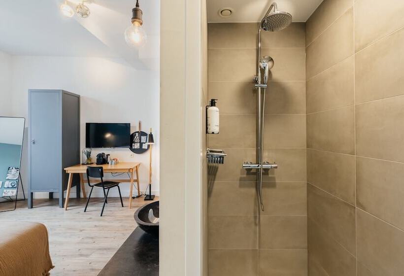 חדר דלוקס, Eye