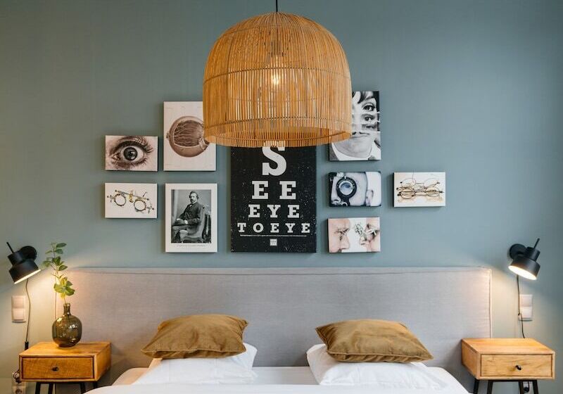 חדר דלוקס, Eye