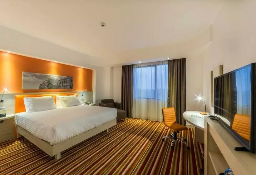 キングサイズベッドのスタンダードルーム, Hampton By Hilton Iasi