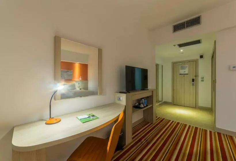 キングサイズベッドのスタンダードルーム, Hampton By Hilton Iasi