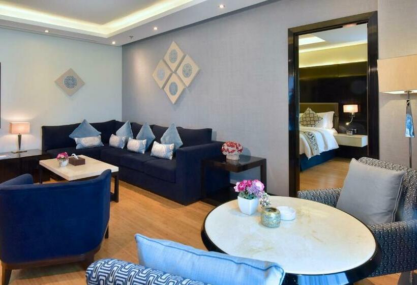 سوییت با چشم‌انداز استخر, Ramada By Wyndham Manama City Centre