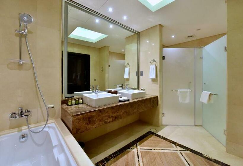 سوییت با چشم‌انداز استخر, Ramada By Wyndham Manama City Centre