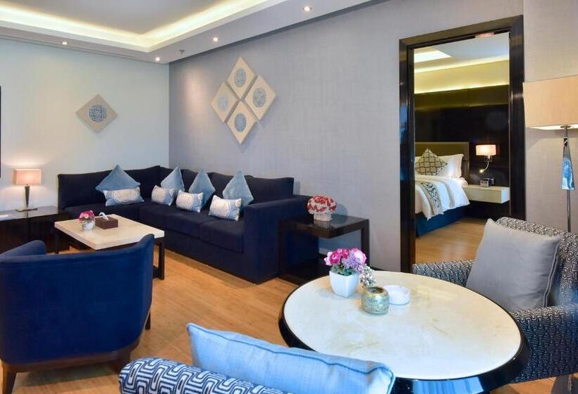 سوییت با چشم‌انداز استخر, Ramada By Wyndham Manama City Centre