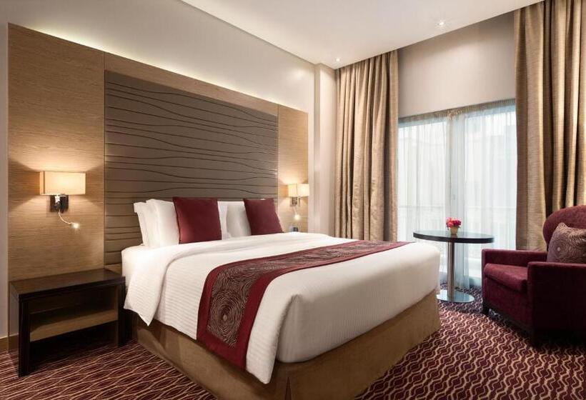 اتاق استاندارد با تخت بزرگ برای معلولان, Ramada By Wyndham Manama City Centre