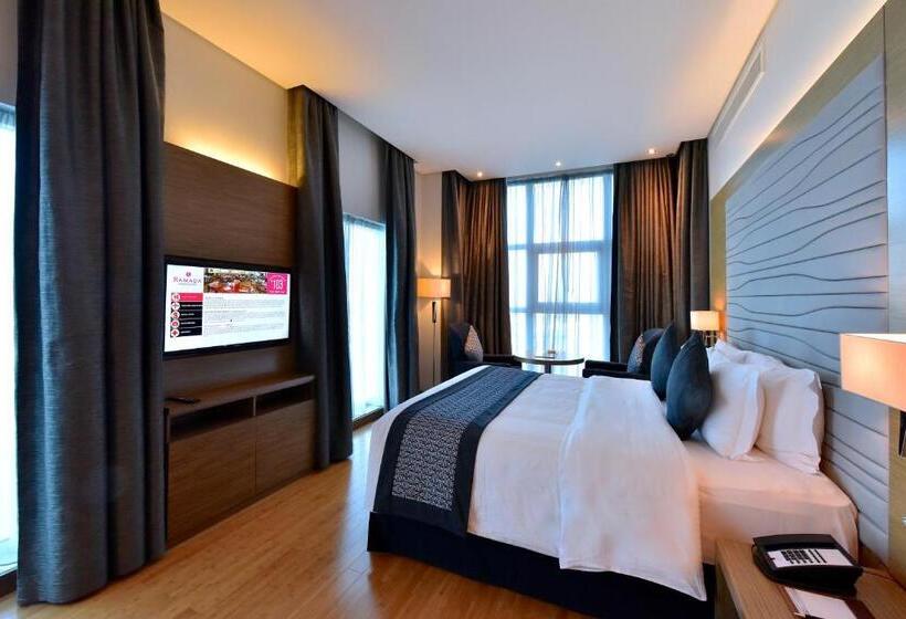 اتاق استاندارد با تخت بزرگ برای معلولان, Ramada By Wyndham Manama City Centre
