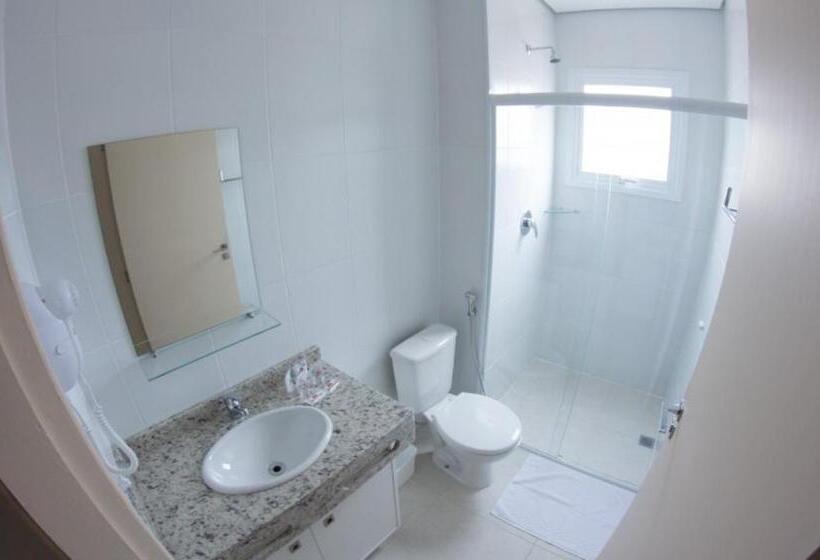 חדר סופריור, Toyo Inn