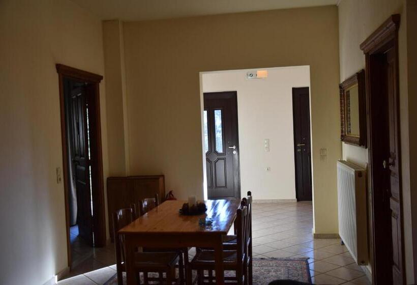 آپارتمان 3 خوابه, Mountain House