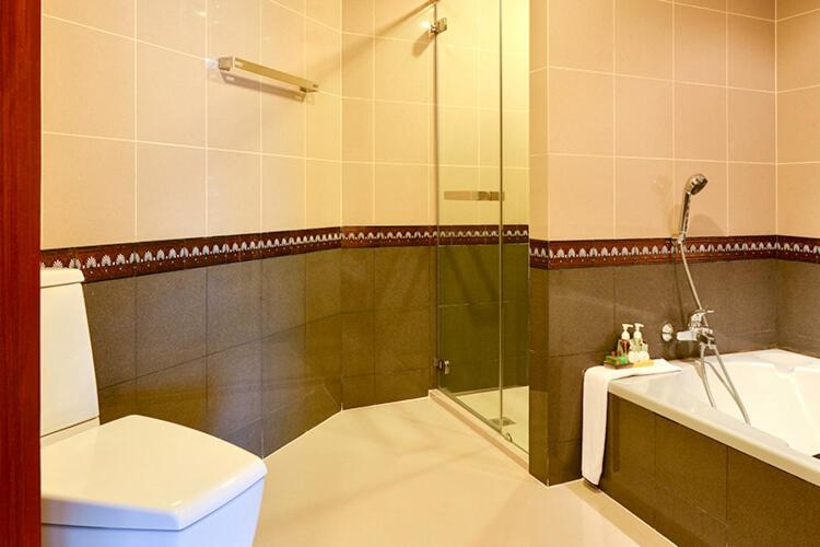 סוויטה משפחתית, Sir James Resort