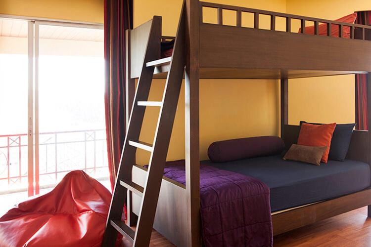 סוויטה משפחתית, Sir James Resort