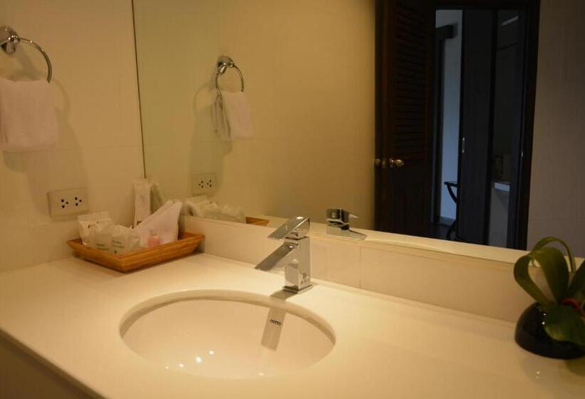 Президентский Люкс, Sir James Resort