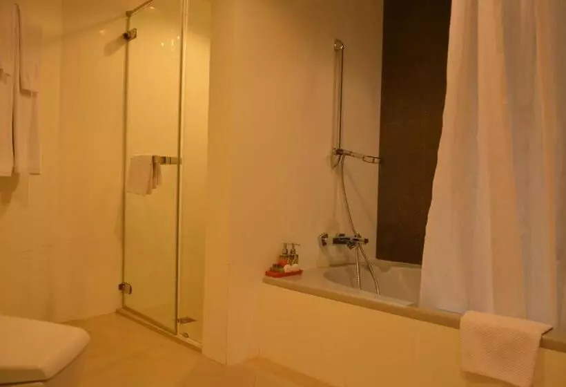 Executive-sviitti, Sir James Resort
