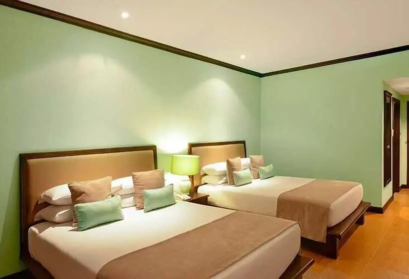 Superior-huone, Sir James Resort