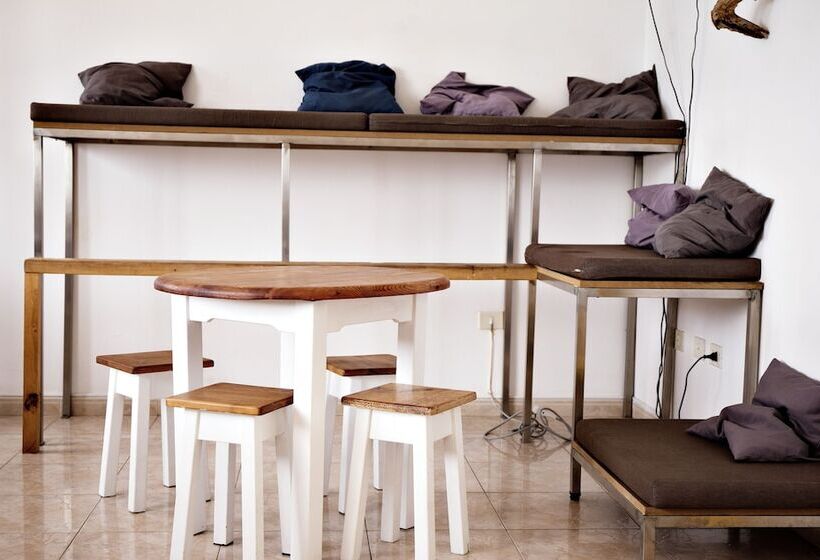 Cama em Quarto Partilhado, Hitide Hostel