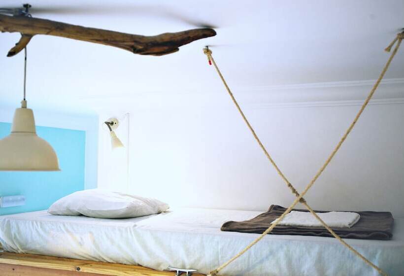 Cama em Quarto Partilhado, Hitide Hostel