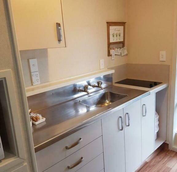 إستوديو قياسى, Cottage Mews Motel