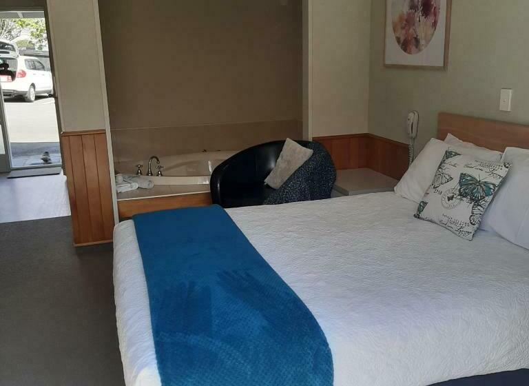 إستوديو قياسى, Cottage Mews Motel