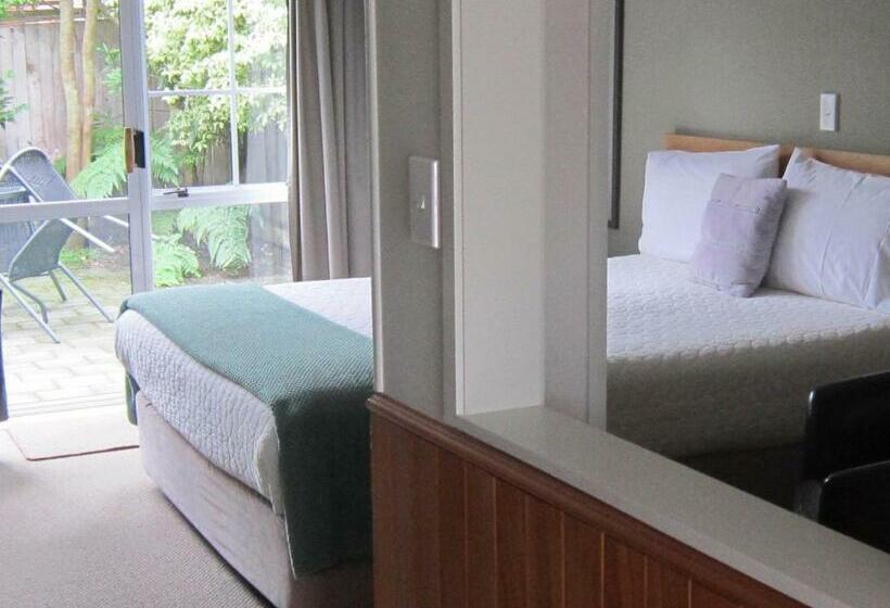 إستوديو قياسى, Cottage Mews Motel