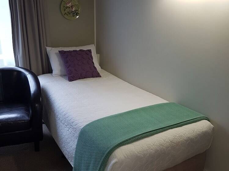 إستوديو قياسى, Cottage Mews Motel