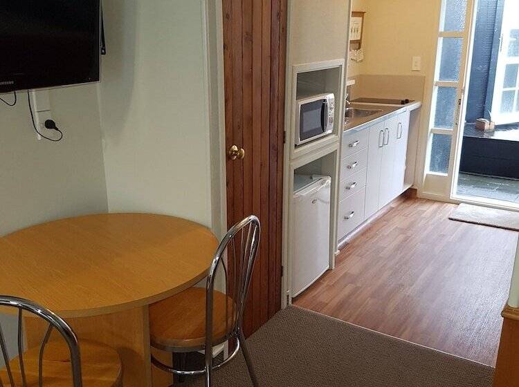 إستوديو قياسى, Cottage Mews Motel