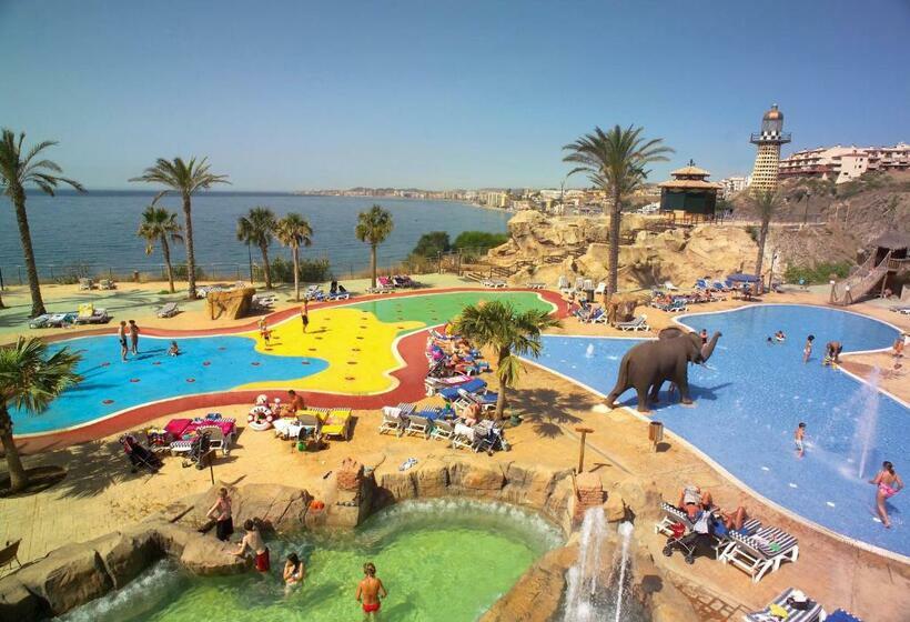 Полулюкс, Holiday World Resort