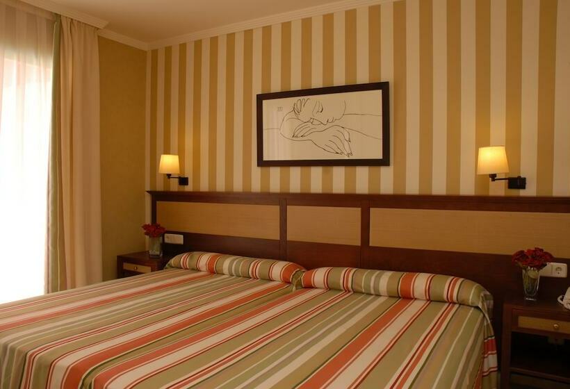 Полулюкс, Holiday World Resort