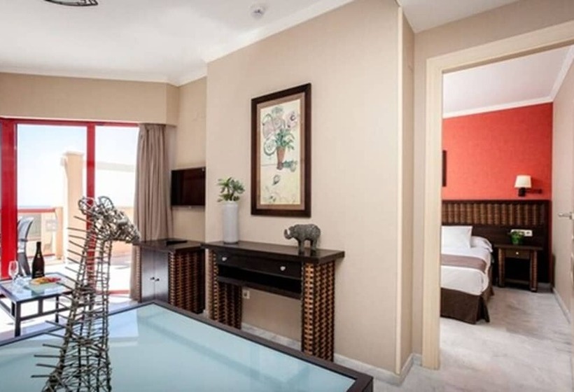 Полулюкс, Holiday World Resort