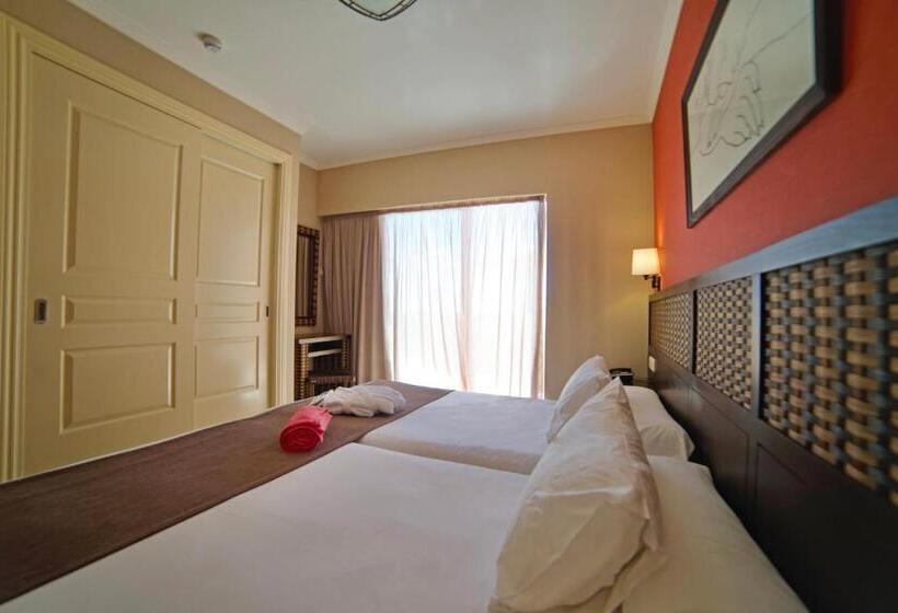 Полулюкс, Holiday World Resort