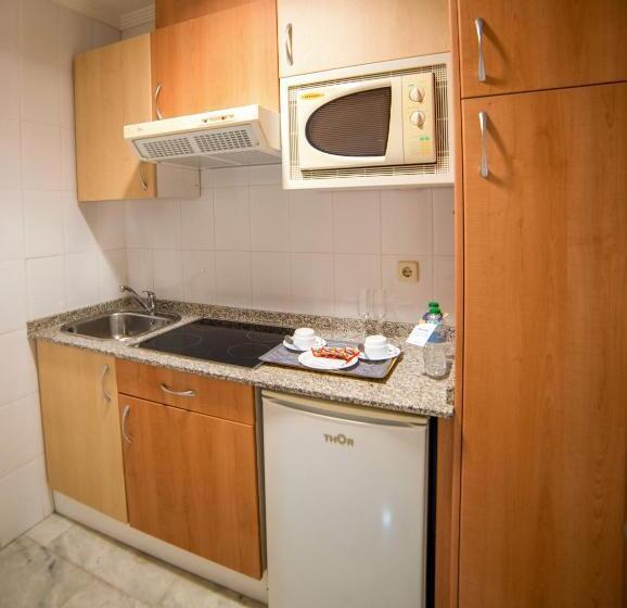 Полулюкс, Holiday World Resort