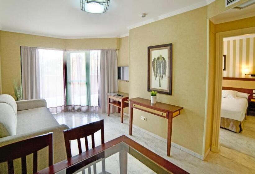 Полулюкс, Holiday World Resort