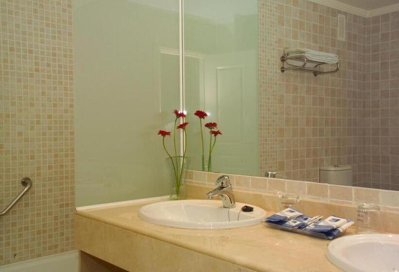 Полулюкс, Holiday World Resort