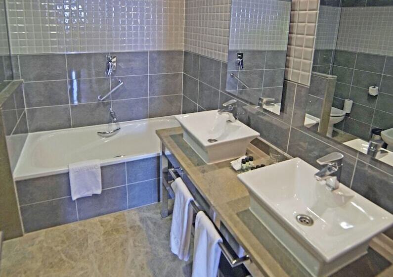 Полулюкс, Holiday World Resort