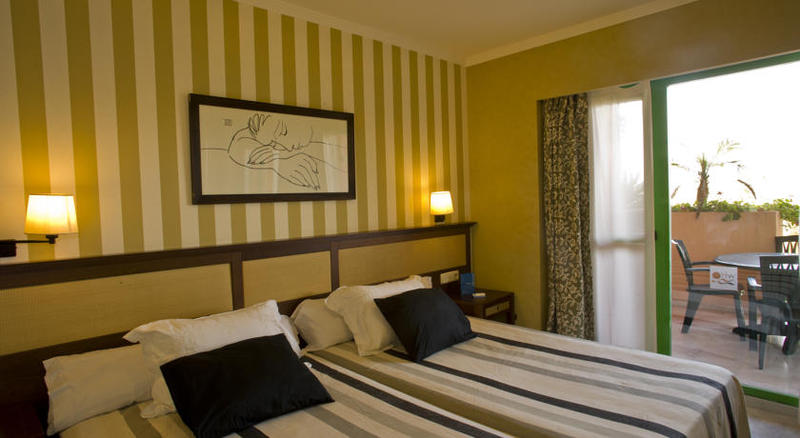 Полулюкс, Holiday World Resort