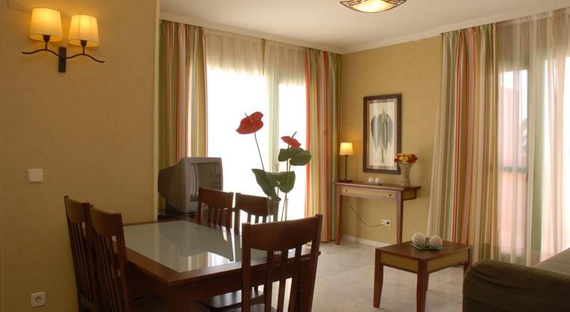 Полулюкс, Holiday World Resort