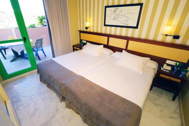 Полулюкс, Holiday World Resort