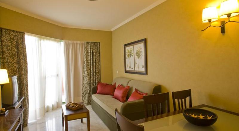 Полулюкс, Holiday World Resort