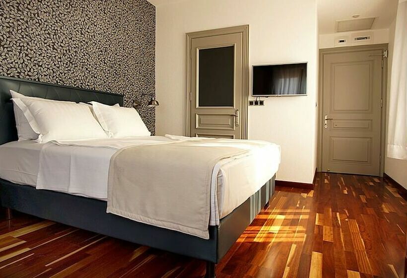 اتاق استاندارد با بالکن و چشم‌انداز دریا, Cunda Labris